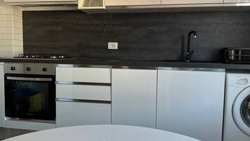 Geladeira, fogão, cooktop, lava-louças