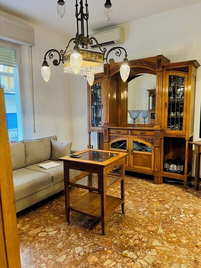 Apartment 10 minutes from the Theater and the historic home of Gioacchino Rossini.