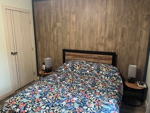 Appartement, 2 slaapkamers, huisdieren toegestaan, uitzicht op bergen | Individueel gemeubileerd, een bureau, een laptopwerkplek, gratis wifi