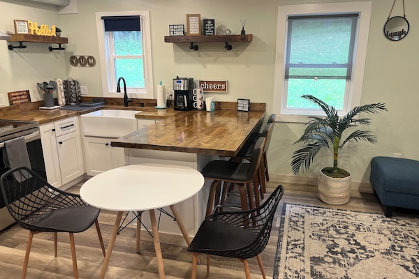 Apartment, 2 Bedrooms, Pets Allowed, Mountain View | Individually furnished, desk, laptop workspace, free WiFi