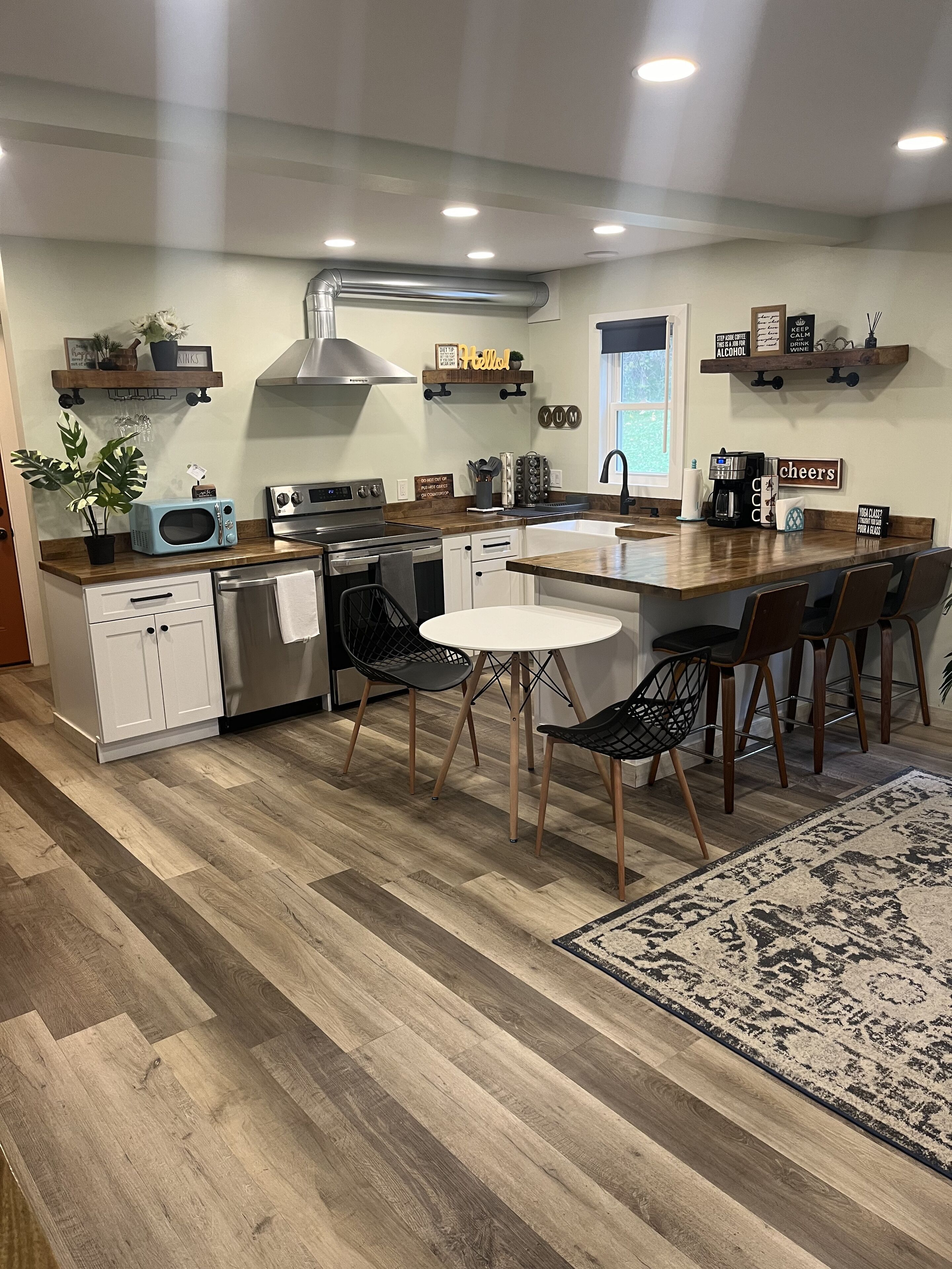 Apartamento, 2 habitaciones, Se admiten mascotas, vistas a la montaña | Mobiliario individual, escritorio, espacio para trabajar con un portátil