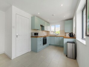 Dishwasher, cookware/dishes/utensils