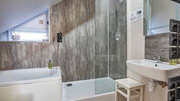 Apartment | Bathroom