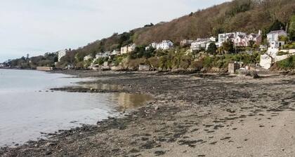 Apartment in Beaumaris Near the Coastline