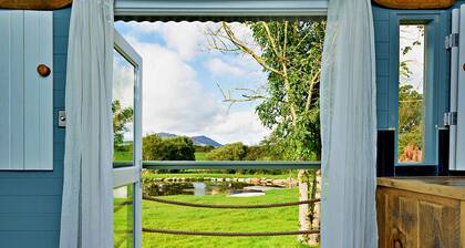 Lakeside Shepherd's Hut Retreat, No Deposit