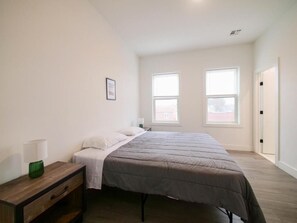 2 chambres, fer et planche à repasser, Wi-Fi, draps fournis