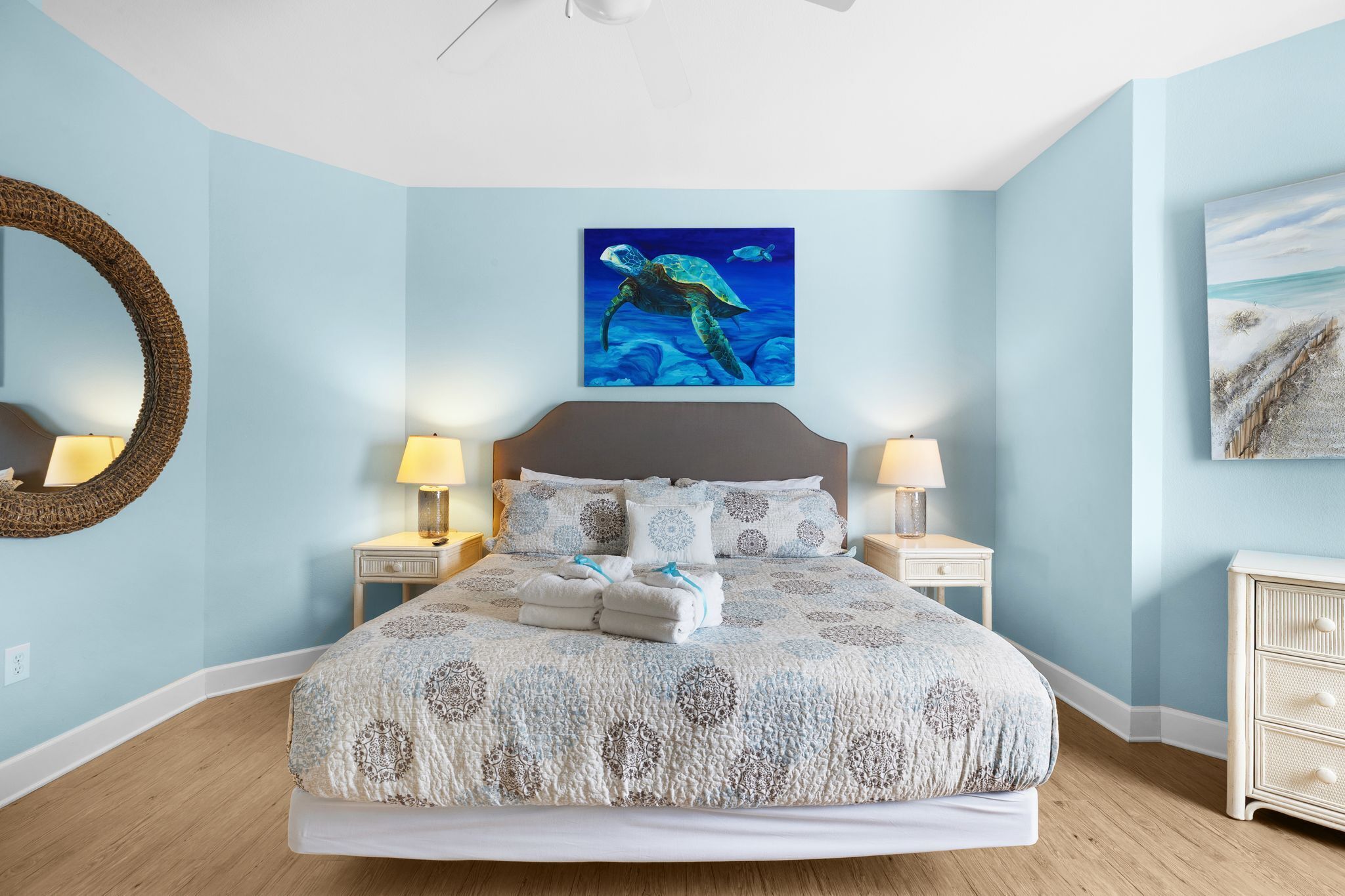 Condo, varias camas, balcón, vista al océano (Tidewater Beach Resort 817) | 3 habitaciones, decoración personalizada y muebles diferentes 
