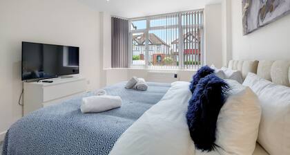 Newly Converted 2BDR 1BA APT in Hounslow