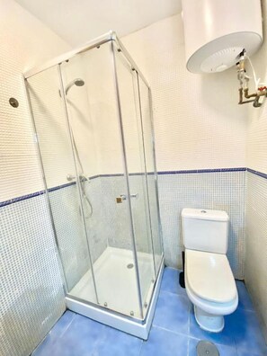 Hårføner, håndklær, såpe og toalettpapir