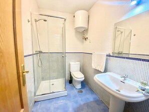 Hårføner, håndklær, såpe og toalettpapir