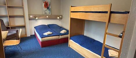 Skrivebord, skrivebord for bærbar PC og blendingsgardiner