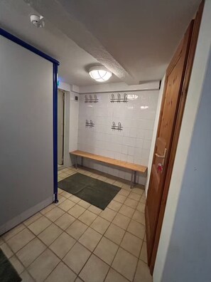 Hair dryer, towels, soap, shampoo - Bulk-Haus (Seesen)