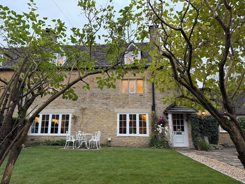 Craigmoor Cottage, enchanting, tranquil & central in Bourton-on-the-Water