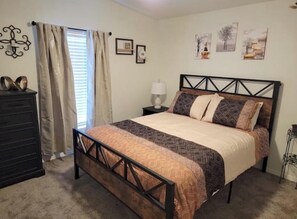 2 bedrooms, iron/ironing board, free WiFi, bed sheets - Lazy Dayz Retreat (Los Alamos)