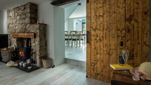 Cottage | Living room - Charming Cottage in Caerway, No Deposit (Mold)