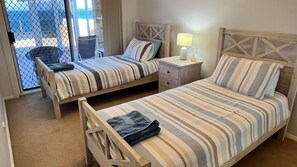 2 bedrooms, internet, bed sheets