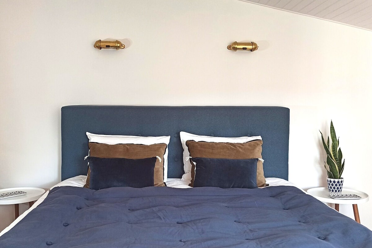 Double Room, 1 King Bed, Garden View | Iron/ironing board, free WiFi