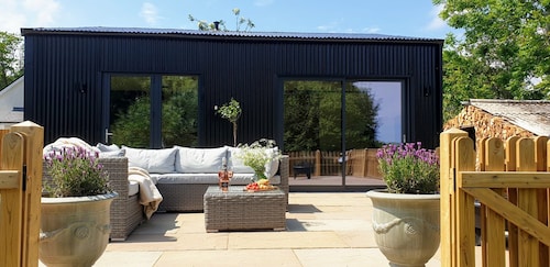 Beautiful and Spacious Cottage in Balsham, No Deposit