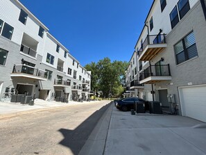 Property grounds - 3-bedroom townhome in delightful Wake Forest (Wake Forest)