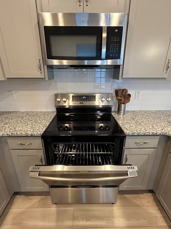 Private kitchen - 3-bedroom townhome in delightful Wake Forest (Wake Forest)