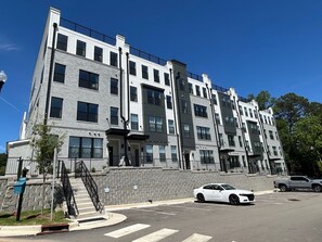 Exterior - 3-bedroom townhome in delightful Wake Forest (Wake Forest)