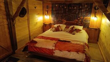 1 bedroom, bed sheets