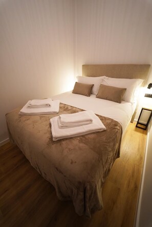 2 habitaciones, tabla de planchar con plancha y wifi gratis 