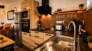 Refrigerador, microondas, horno y lavavajillas