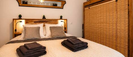 1 bedroom, iron/ironing board, travel cot, free WiFi