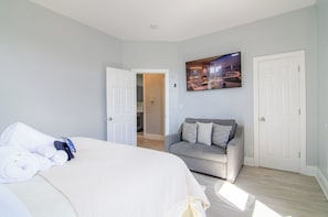 2 bedrooms, desk, iron/ironing board, free WiFi