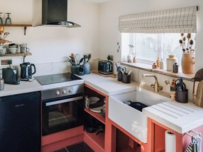 Cookware/dishes/utensils