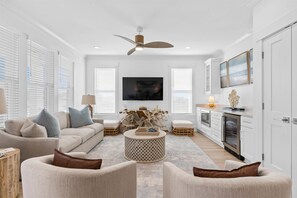 Smart TV, fireplace