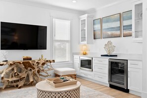 Smart TV, fireplace