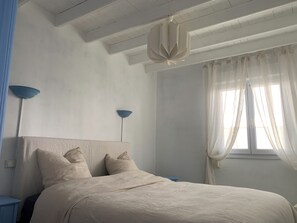 2 slaapkamers, een bureau, een strijkplank/strijkijzer, gratis wifi