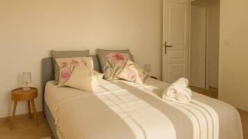 2 bedrooms, iron/ironing board, travel cot, WiFi