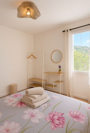 2 bedrooms, iron/ironing board, travel cot, WiFi