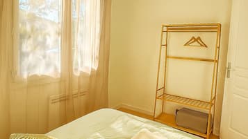 2 Schlafzimmer, BĂŒgeleisen/BĂŒgelbrett, Reisekinderbett, WLAN