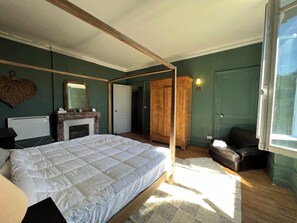 3 bedrooms, WiFi, bed sheets - Maison de Maitre for rent in the Central Loire Valley (Chabris)