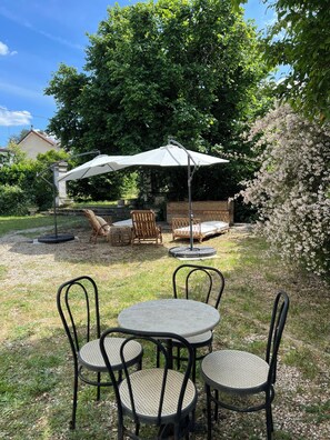 Outdoor dining - Maison de Maitre for rent in the Central Loire Valley (Chabris)