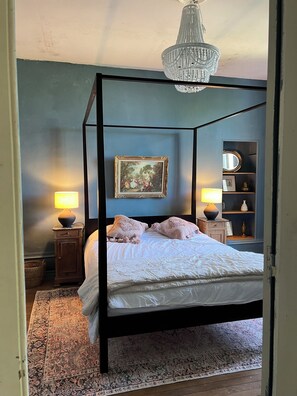 3 bedrooms, WiFi, bed sheets