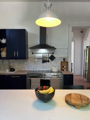 Fridge, microwave, oven, stovetop - Maison de Maitre for rent in the Central Loire Valley (Chabris)