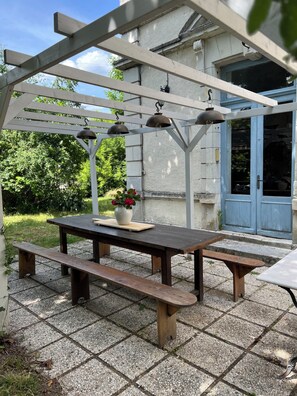 Outdoor dining - Maison de Maitre for rent in the Central Loire Valley (Chabris)