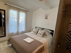 3 chambres, fer et planche à repasser, Wi-Fi gratuit