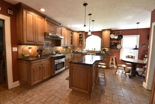 3-bedroom house in beautiful South Bend with AC, WiFi Short walk to ND