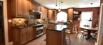 3-bedroom house in beautiful South Bend with AC, WiFi Short walk to ND