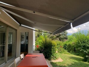 屋外ダイニングエリア