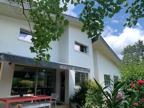 屋外ダイニングエリア