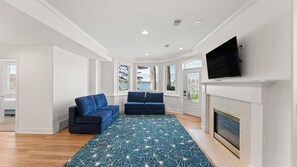 Smart TV, fireplace, books, stereo