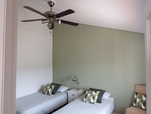 2 chambres, fer et planche à repasser, Wi-Fi gratuit, draps fournis