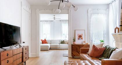 Beautiful Historic Home, Modern Interior, 2BR/1.5BA, King Bed, Walk Downtown